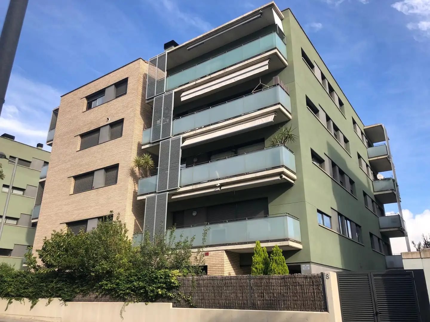 Exterior view of Flat for sale in Sant Cugat del Vallès  with Heating, Parquet flooring and Swimming Pool