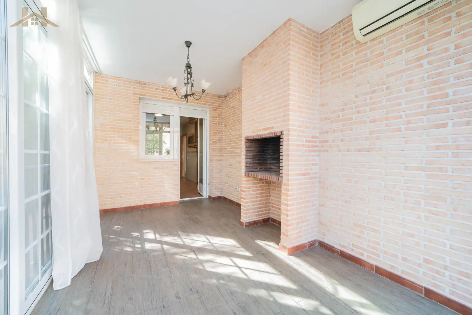 Sala de estar de Casa adosada en venta en Carranque con Aire acondicionado, Calefacción y Jardín privado