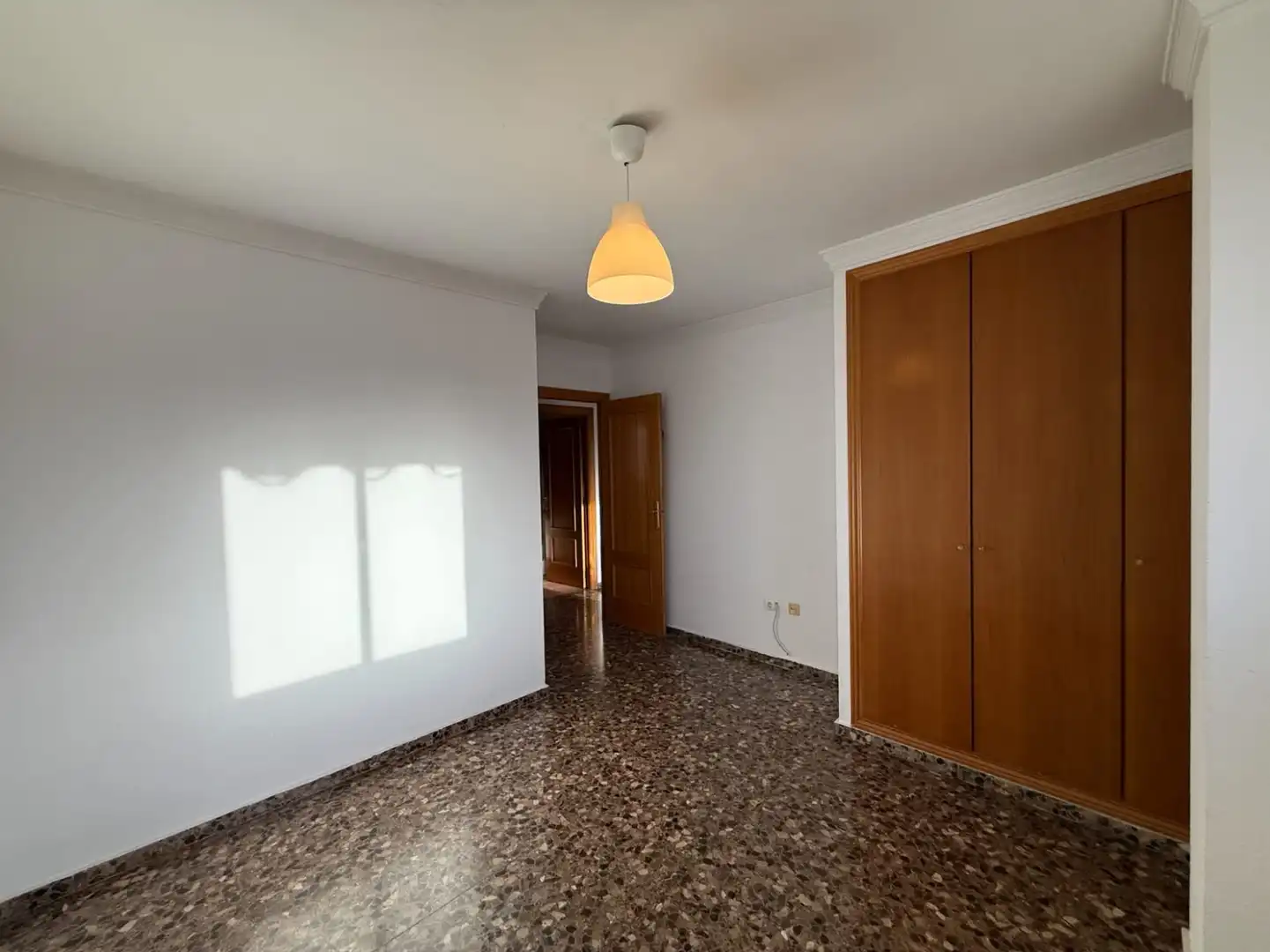 Schlafzimmer von Wohnung zur Miete in Chiva mit Klimaanlage und Terrasse