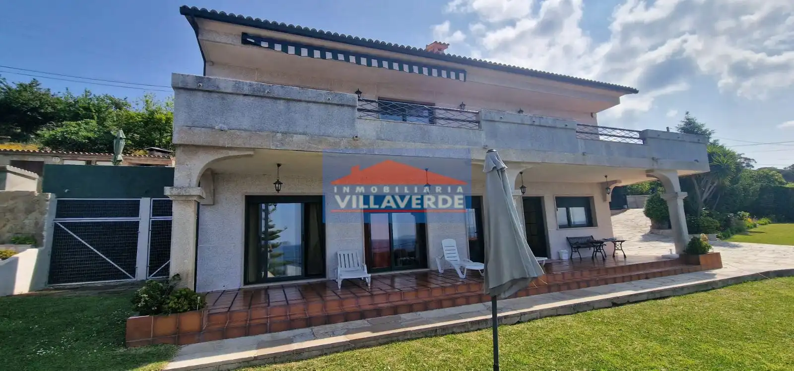 Terrassa de Casa o xalet en venda en Cangas  amb Calefacció, Terrassa i Traster