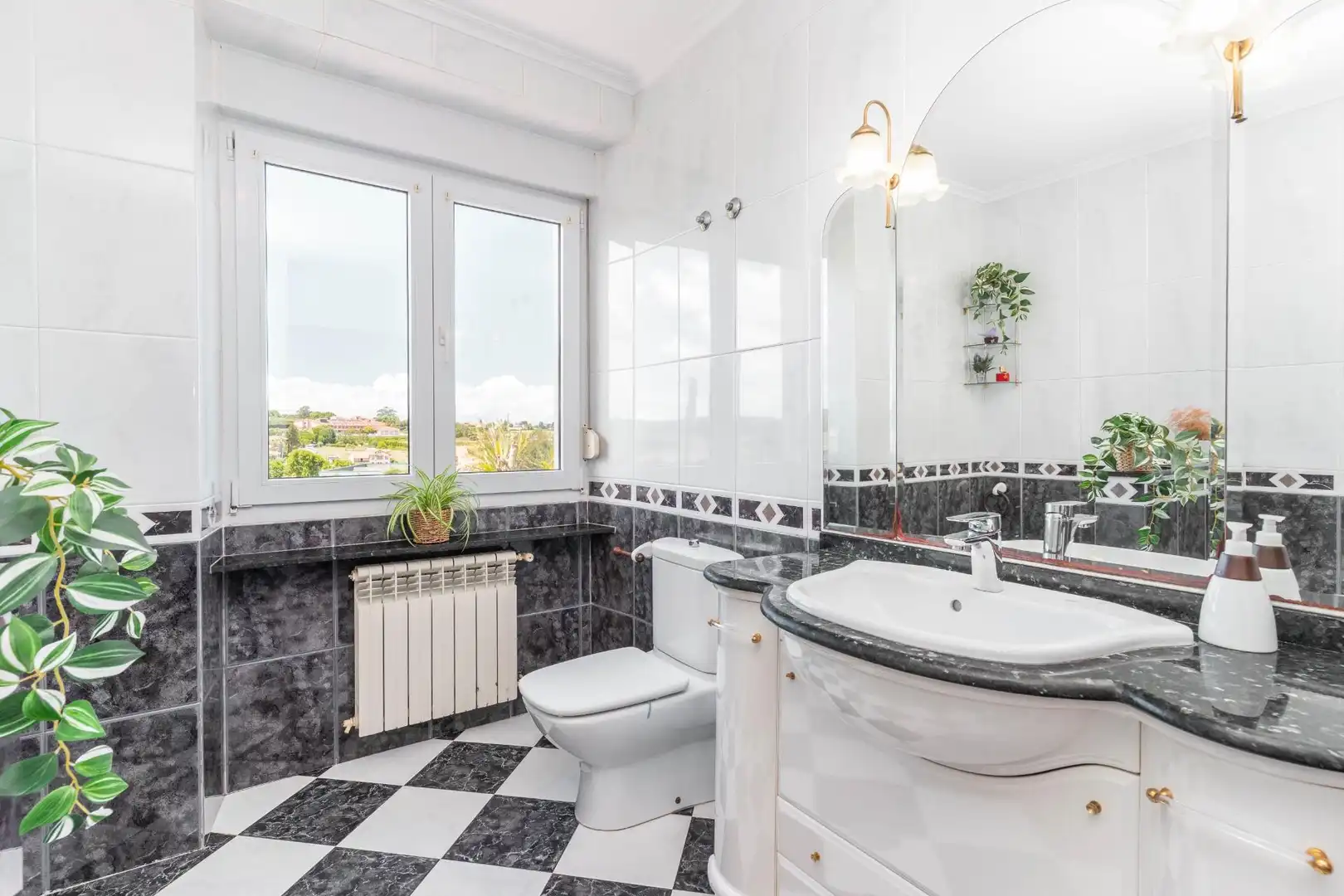 Baño de Casa o chalet en venta en Gozón con Calefacción, Jardín privado y Terraza