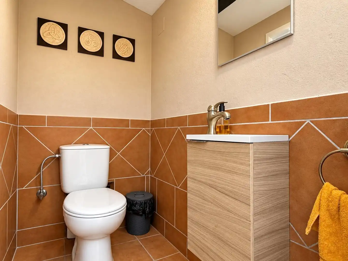 Bathroom of Houses for sale in Chiloeches, Guadalajara