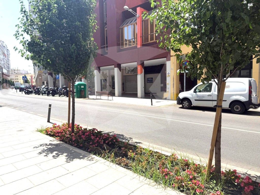 Vista exterior de Local en venda en Badajoz Capital