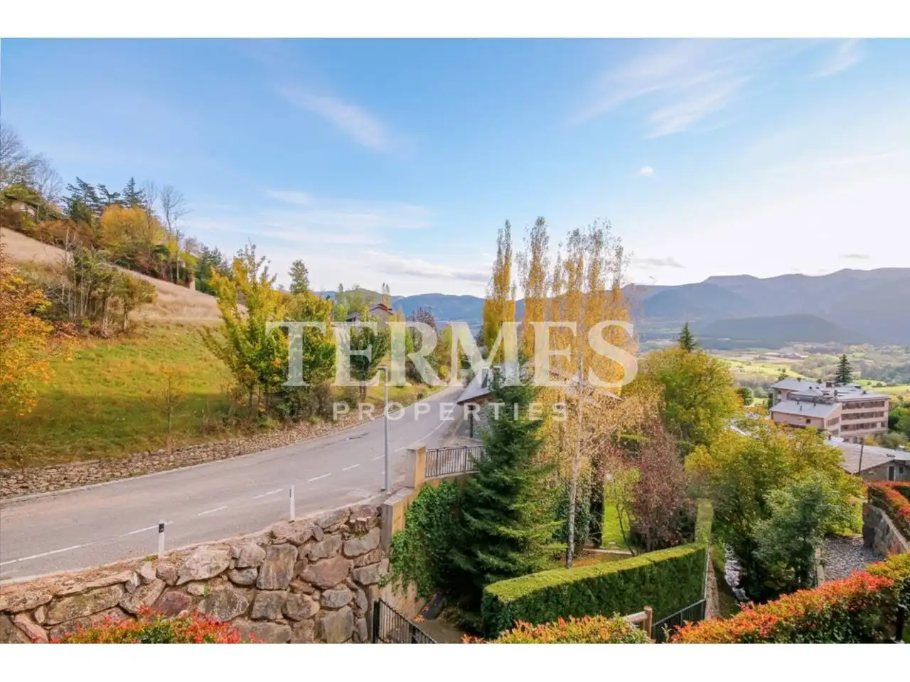 Vista exterior de Casa adosada de lloguer en Prullans amb Calefacció, Jardí privat i Parquet