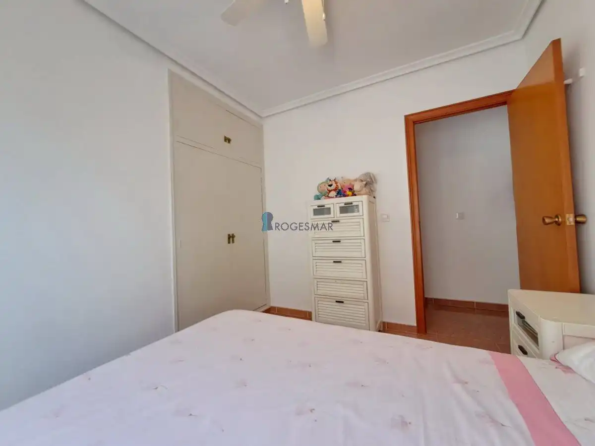 Dormitori de Apartament en venda en Benicasim / Benicàssim amb Terrassa, Traster i Piscina comunitària
