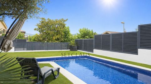 Chalet independiente con jardín de 325 m y 5 habitaciones en Can Teixidó Alella