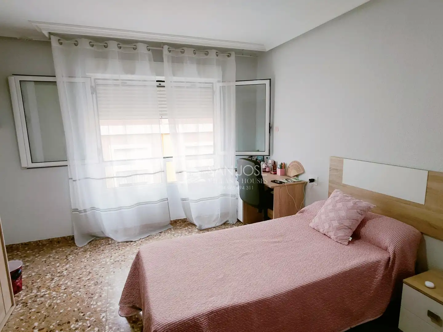Dormitori de Pis en venda en Aspe amb Terrassa, Traster i Moblat