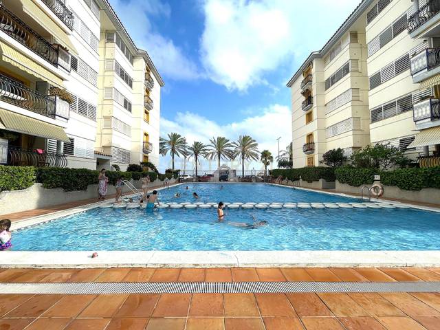 Piso en Venta en Carrer de Josep Carner, Calafell, Spain, 5 en L'Estany