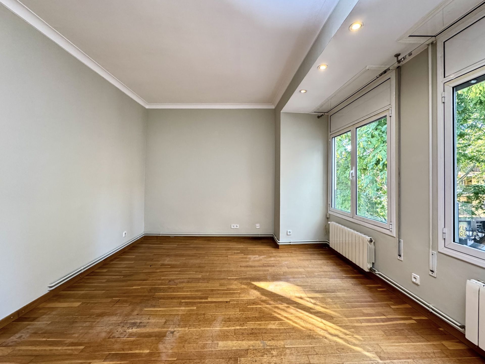 Bedroom of Flat for sale in  Barcelona Capital  with Air Conditioner, Heating and Parquet flooring