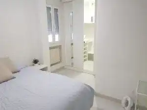 Schlafzimmer von Wohnung zur Miete in Madrid mit Klimaanlage, Heizung und Möbliert