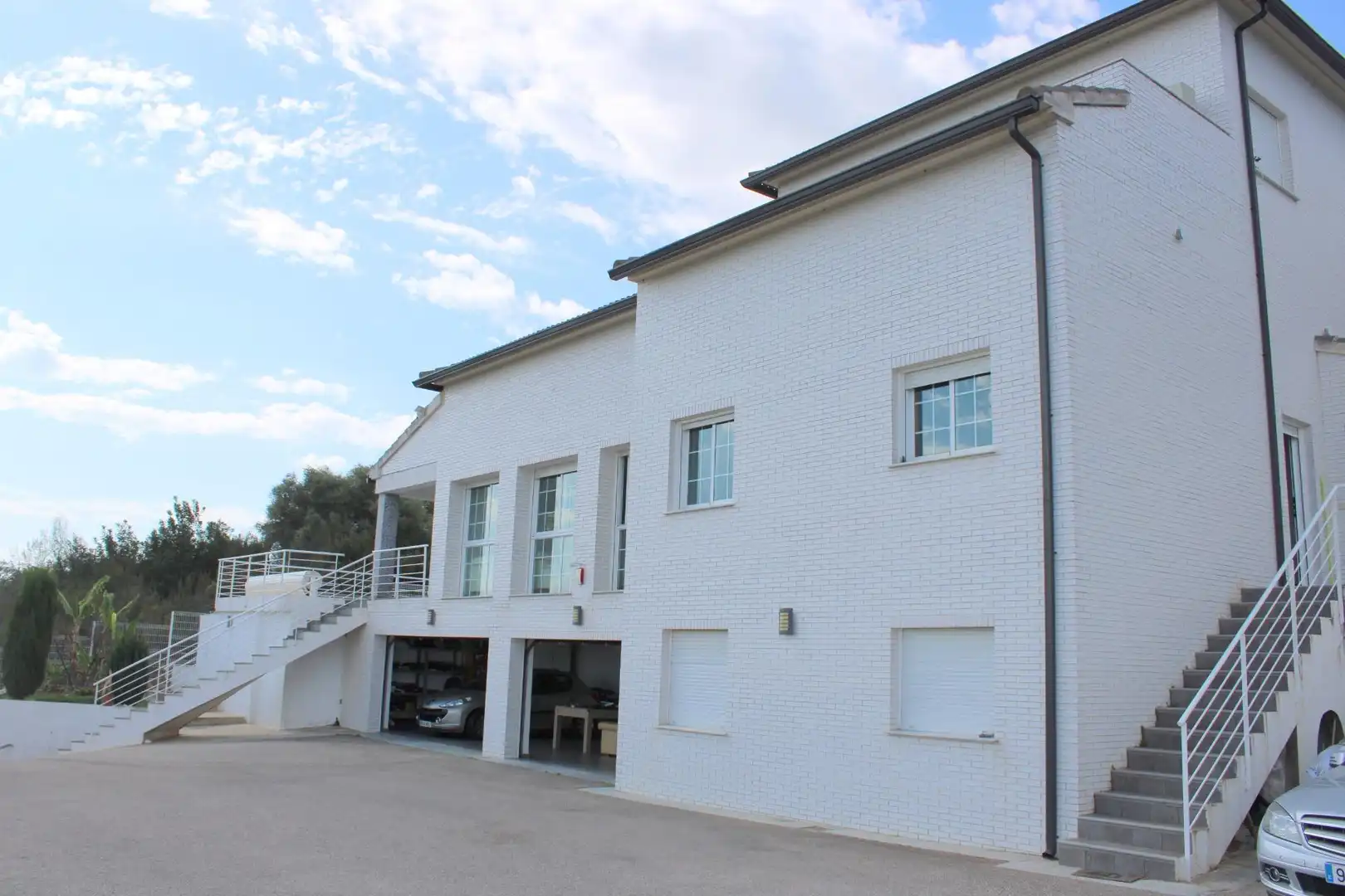 Vista exterior de Casa o xalet en venda en Oliva amb Aire condicionat, Jardí privat i Terrassa