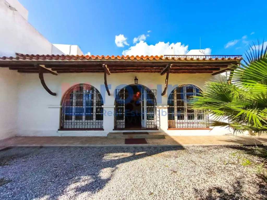Vista exterior de Casa o xalet en venda en Eivissa amb Aire condicionat, Jardí privat i Terrassa