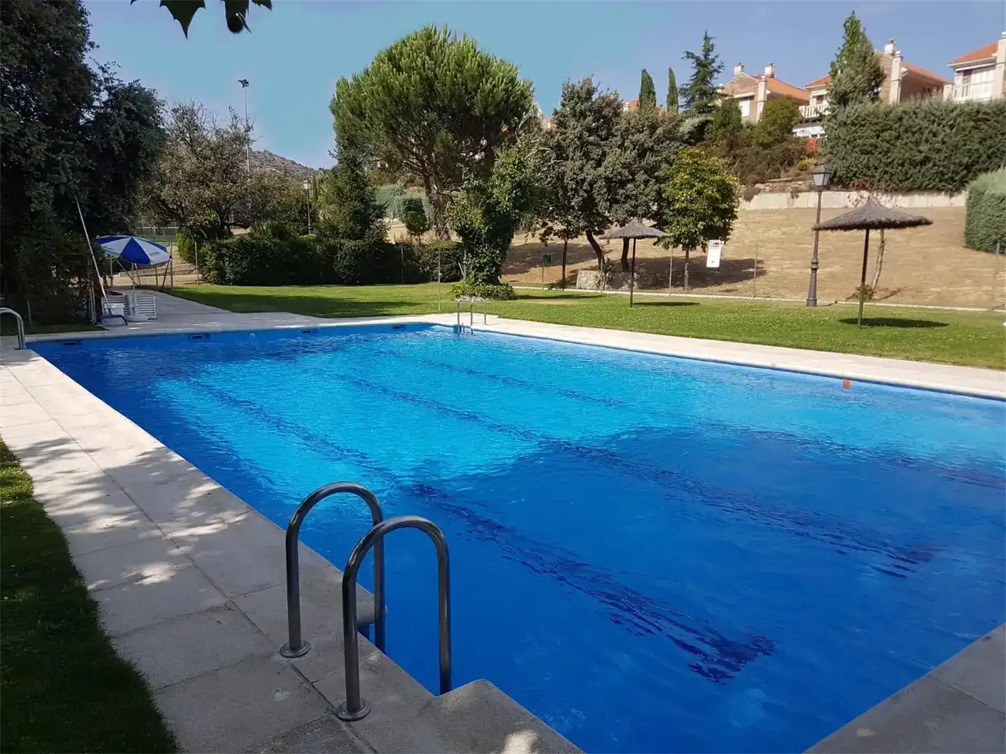 Piscina de Casa o xalet per a compartir en Molino de la Hoz