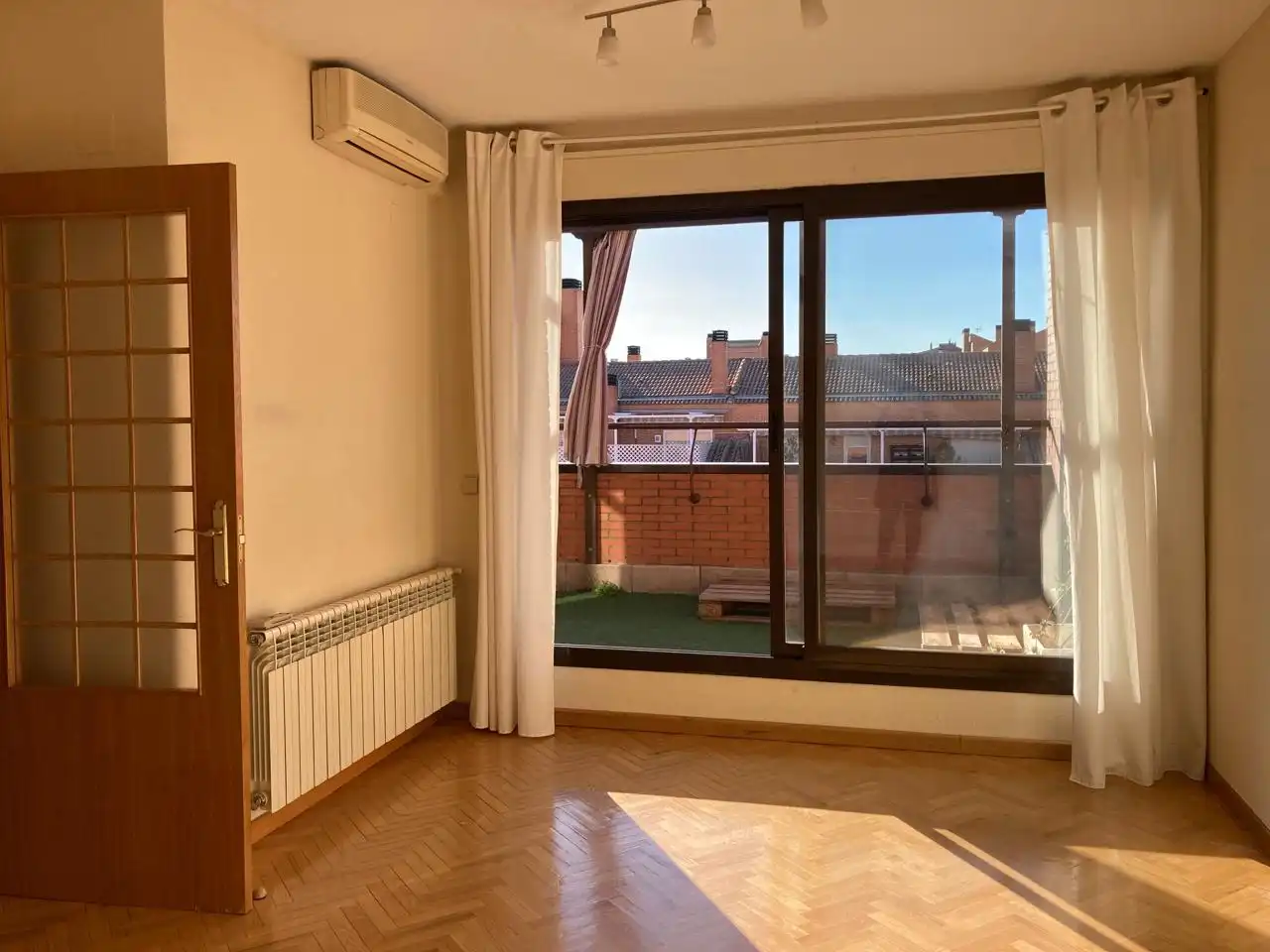 Bedroom of Flat for rent in Madrid  with Air Conditioner, Heating and Parquet flooring