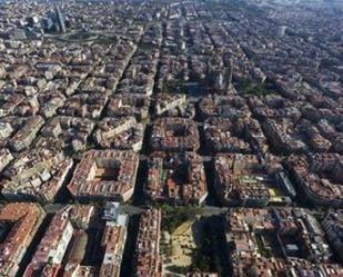 Vista exterior de Edifici en venda en  Barcelona Capital