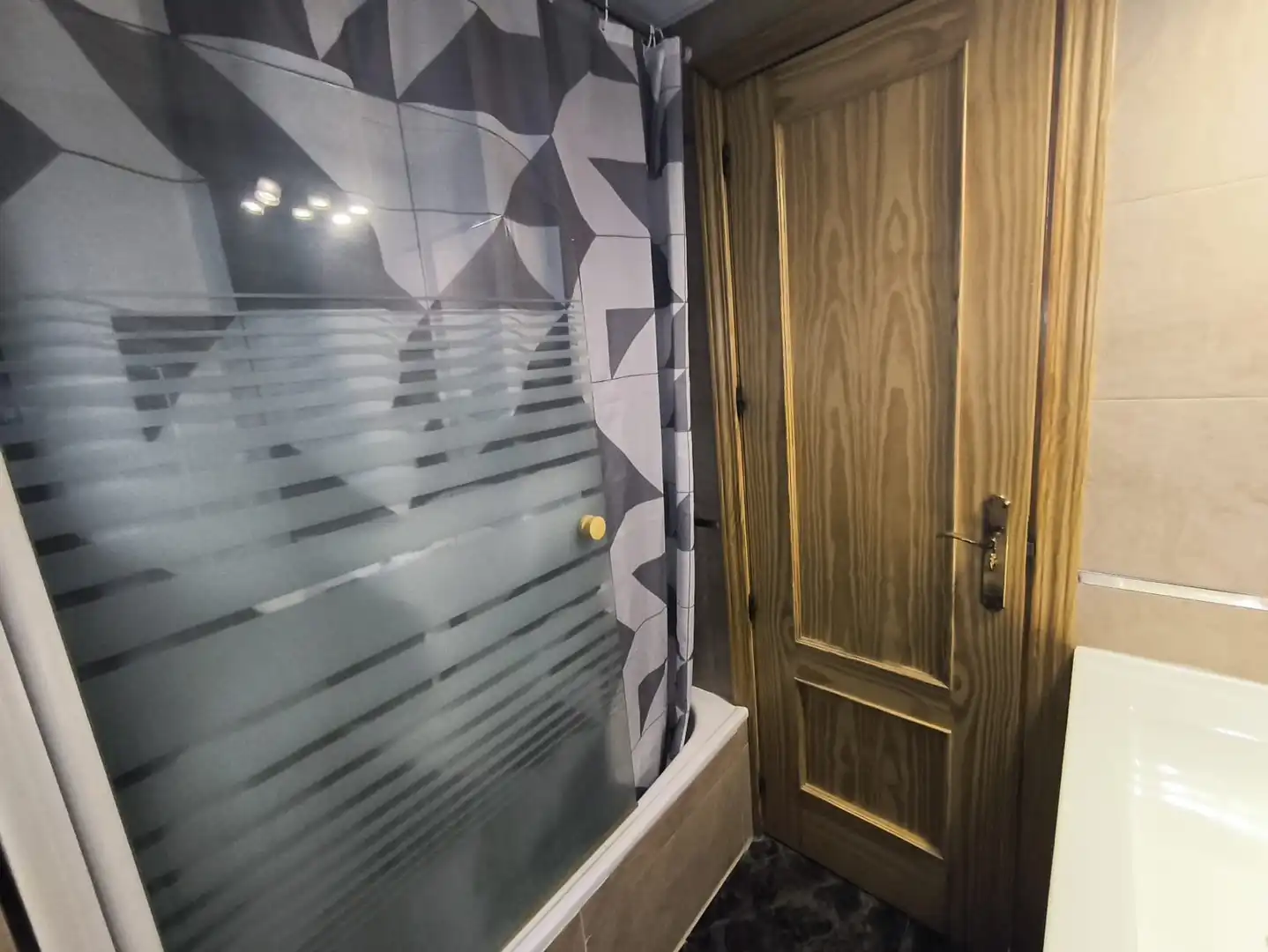 Baño de Piso para compartir en Parque de la Coruña - Las Suertes