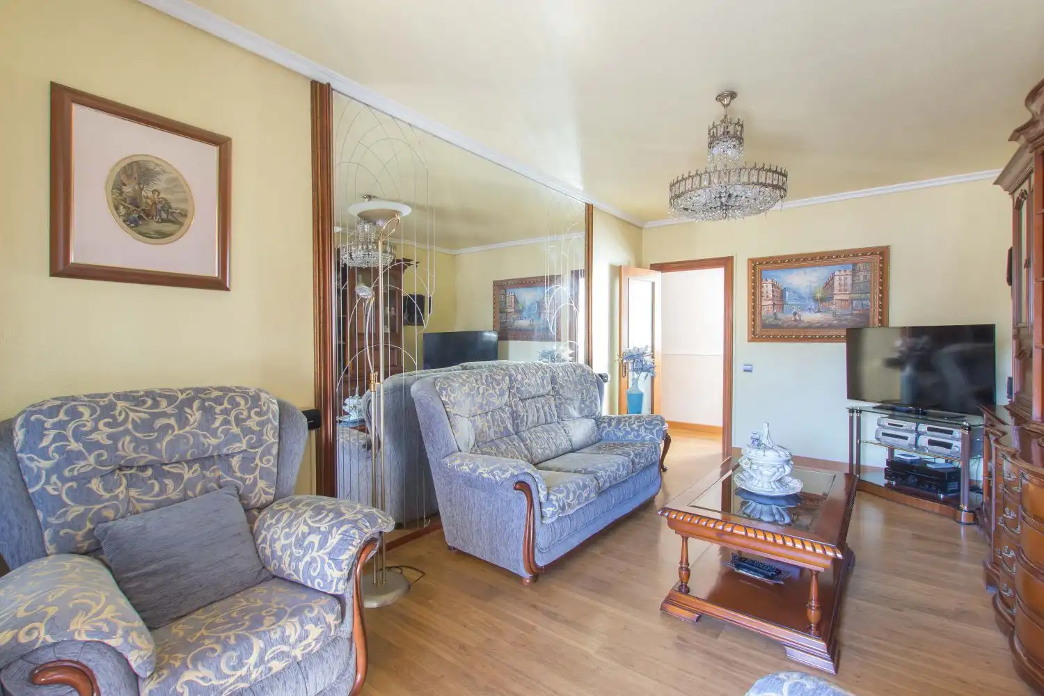 Sala de estar de Piso en venta en  Pamplona / Iruña con Calefacción, Trastero y Amueblado