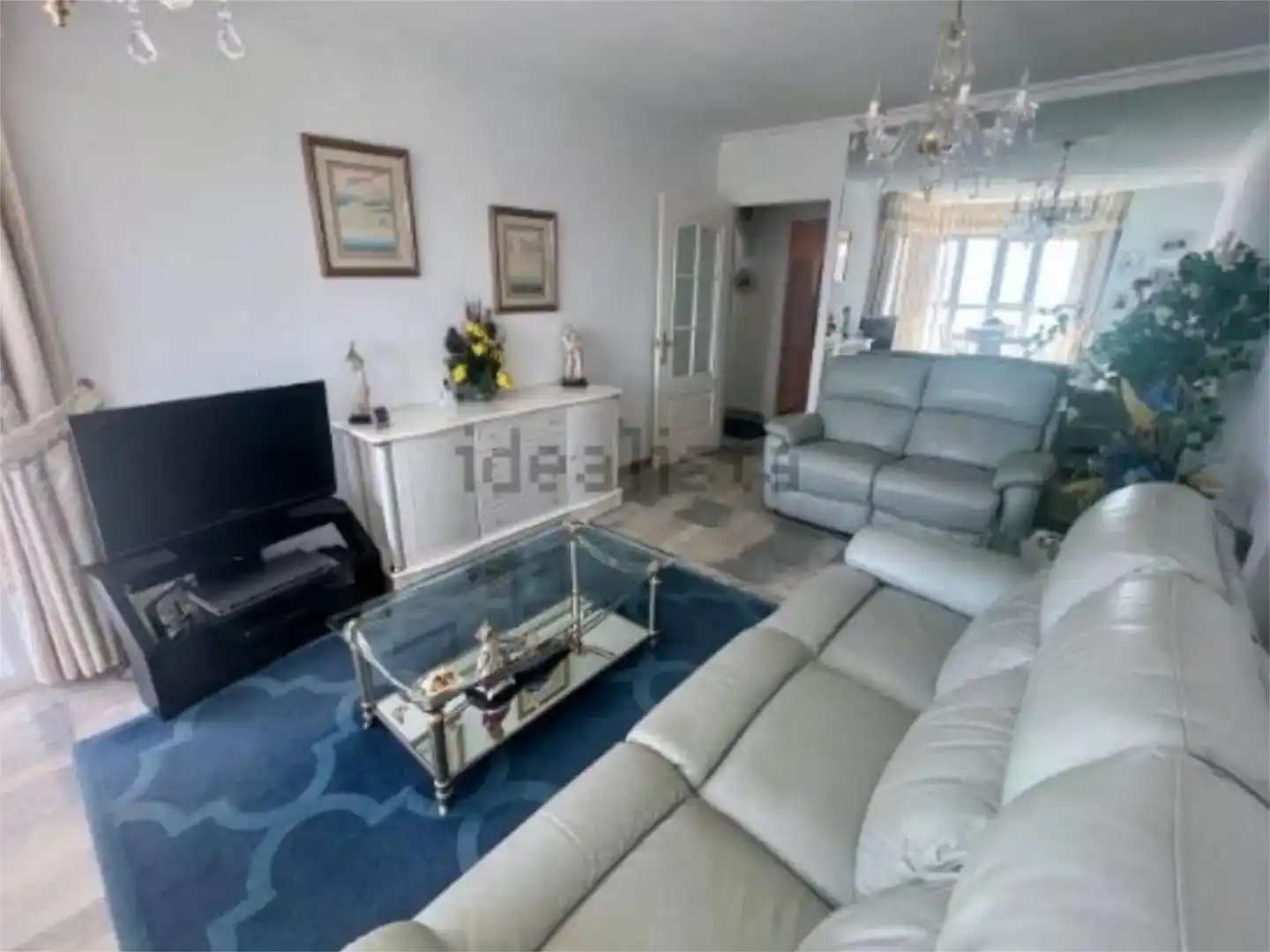 Sala d'estar de Pis de lloguer en Fuengirola amb Aire condicionat i Piscina