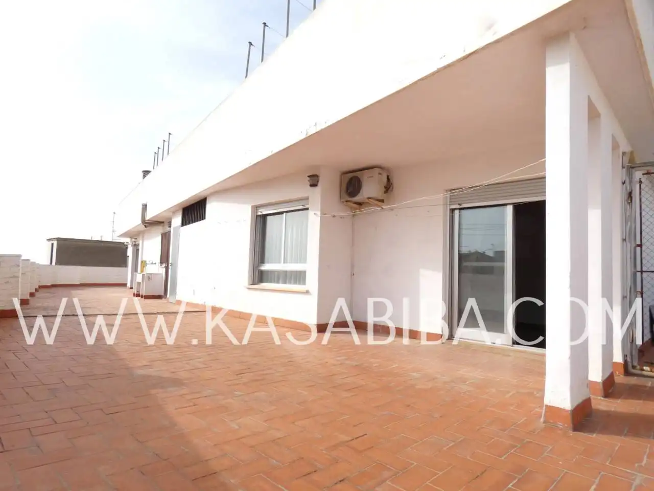 Vista exterior de Àtic en venda en Llíria amb Aire condicionat i Terrassa