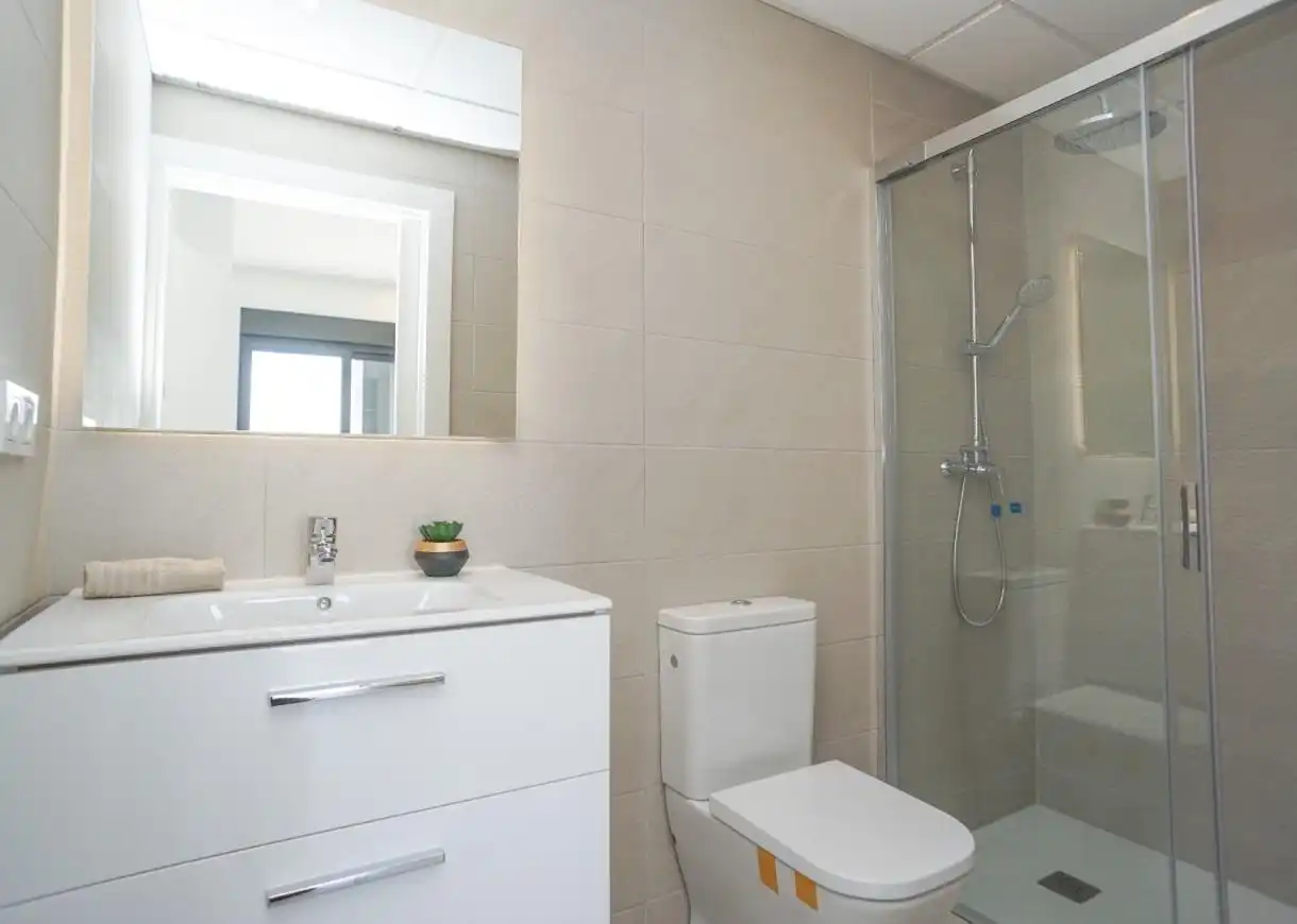 Bany de Apartament en venda en Torrevieja amb Aire condicionat, Calefacció i Terrassa