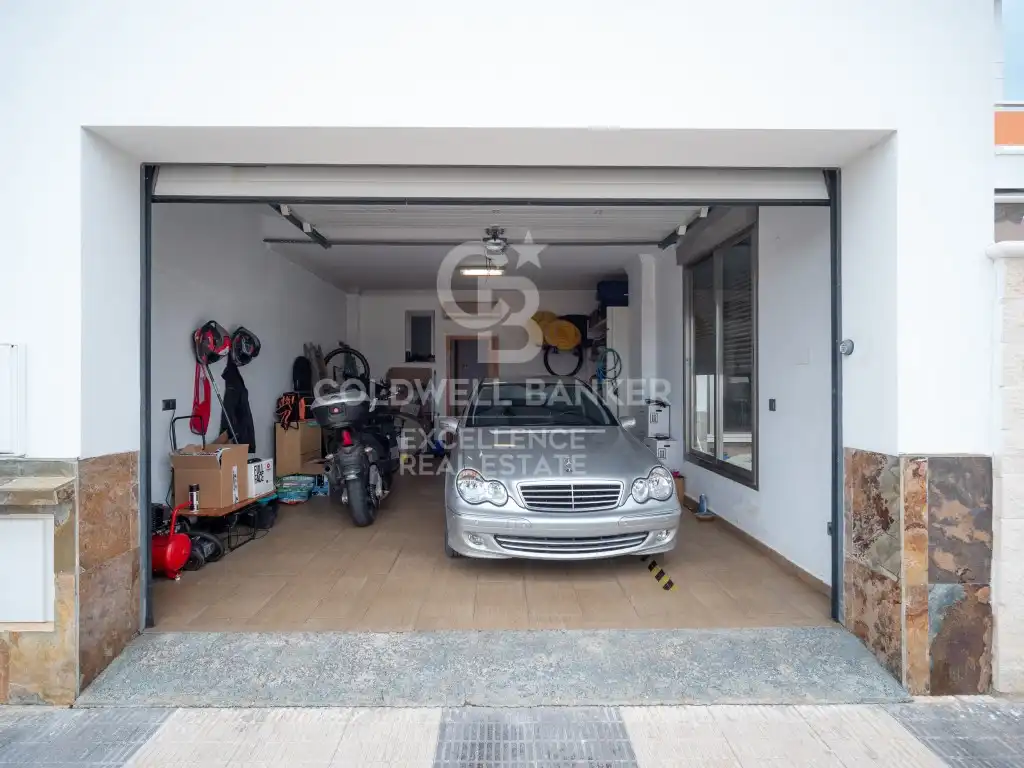 Parking of Houses for sale in Oliva  with Air Conditioner, Terrace and Swimming Pool