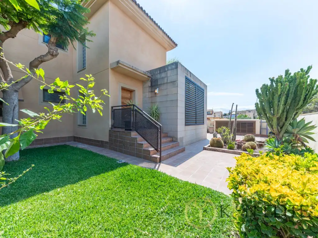 Casa amb jardí en venda a Calle Music Ambrosio De Cotes, imagen 3