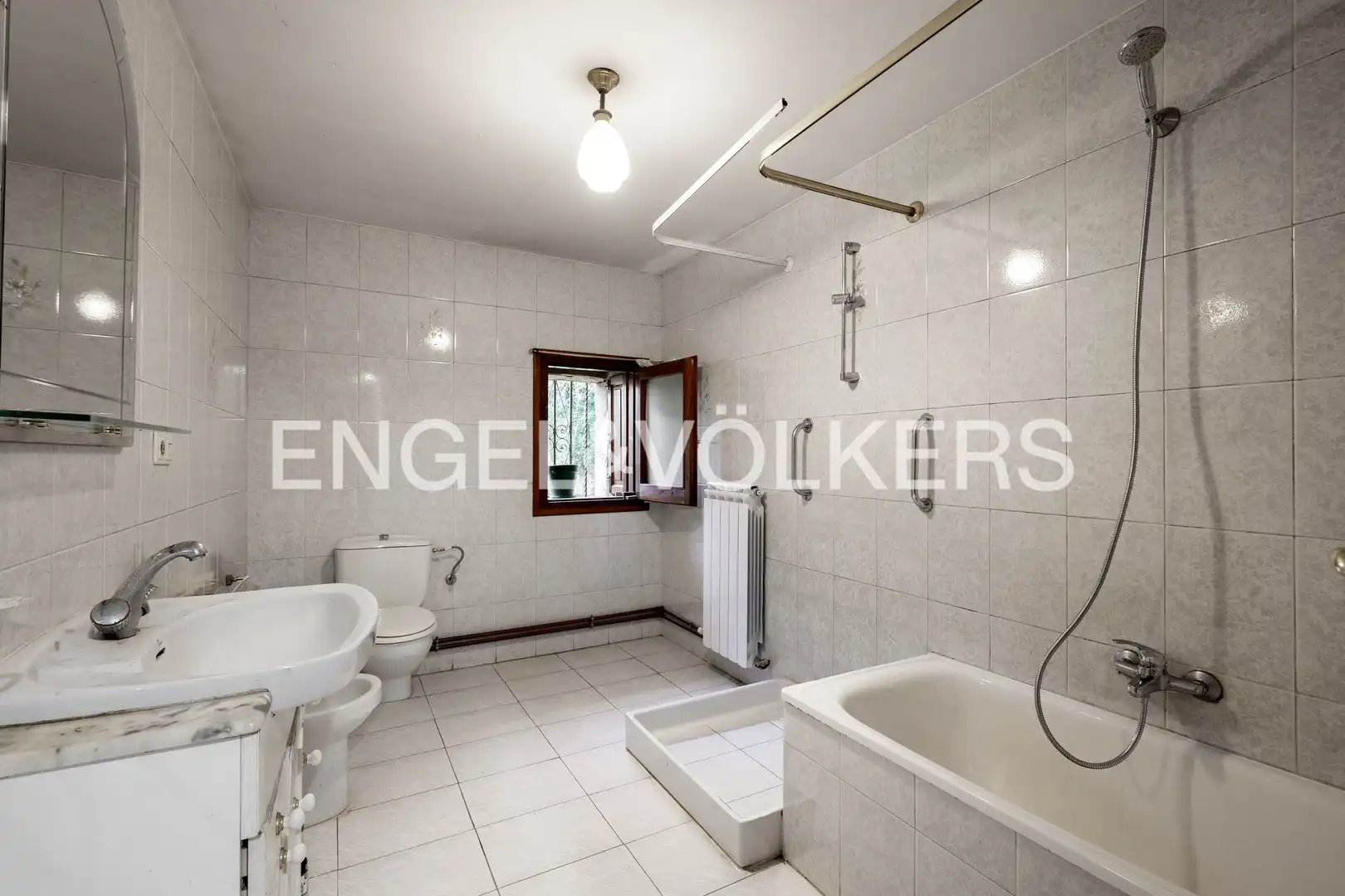 Baño de Casa o chalet en venta en Donostia - San Sebastián  con Calefacción y Balcón