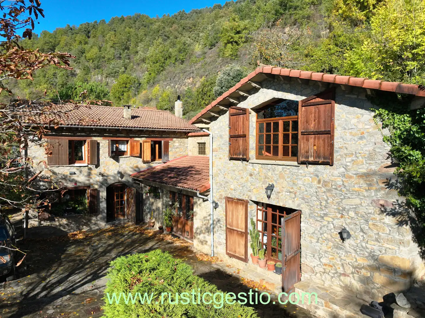 Vista exterior de Finca rústica en venta en Vallfogona de Ripollès con Jardín privado, Terraza y Piscina