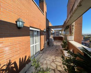 Vista exterior de Àtic de lloguer en  Madrid Capital amb Aire condicionat, Terrassa i Piscina