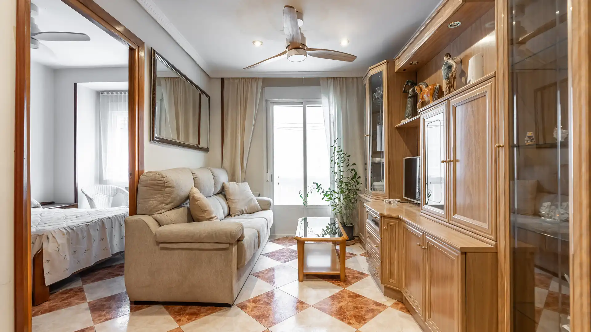 Wohnzimmer von Wohnung zum Verkauf in  Madrid Capital mit Balkon