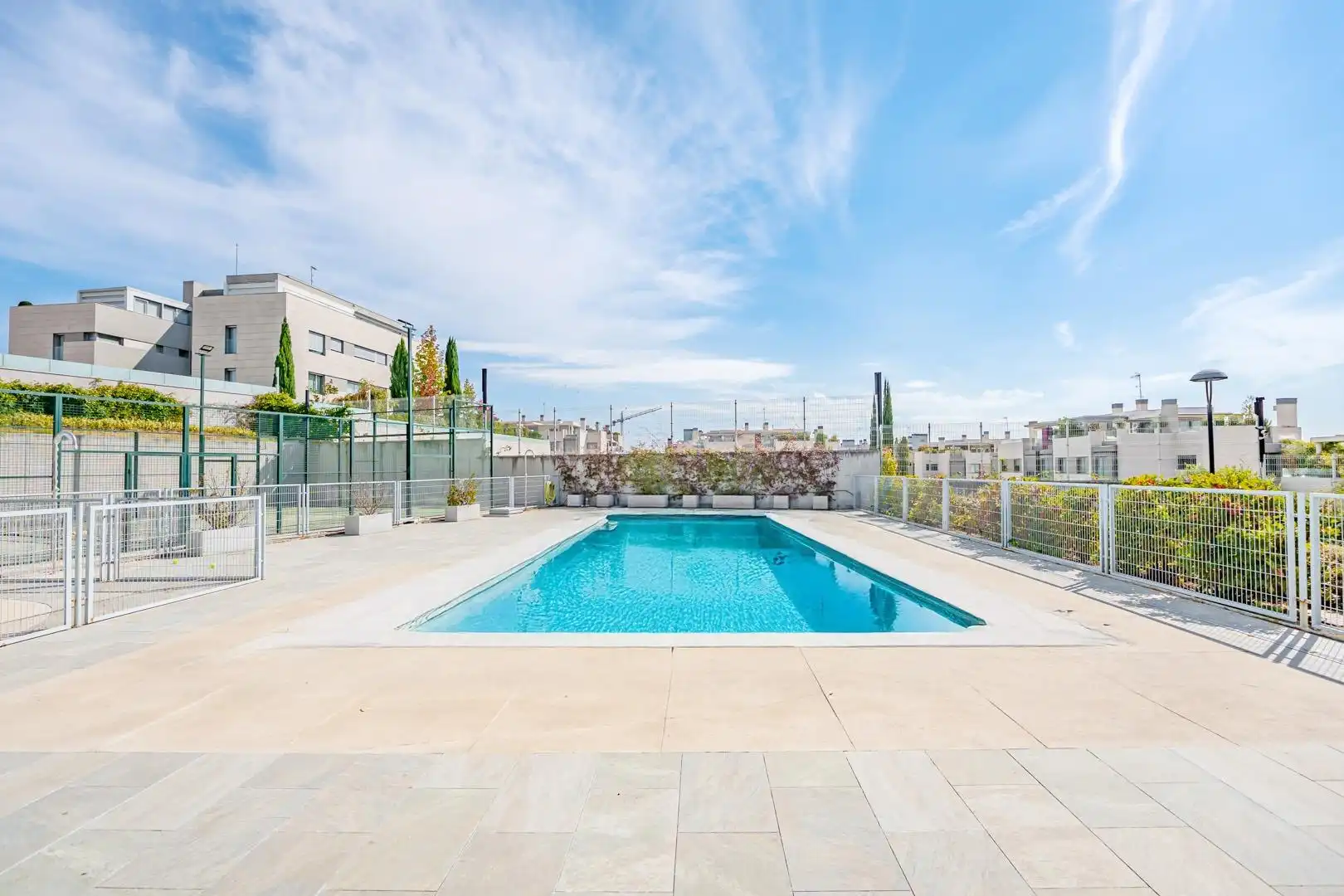 Swimming pool of Ground floor for rent in Madrid  with Air Conditioner, Heating and Terrace