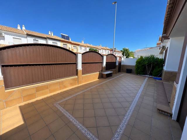 Casa adosada en Venta en Las Palmeras - Dehesilla