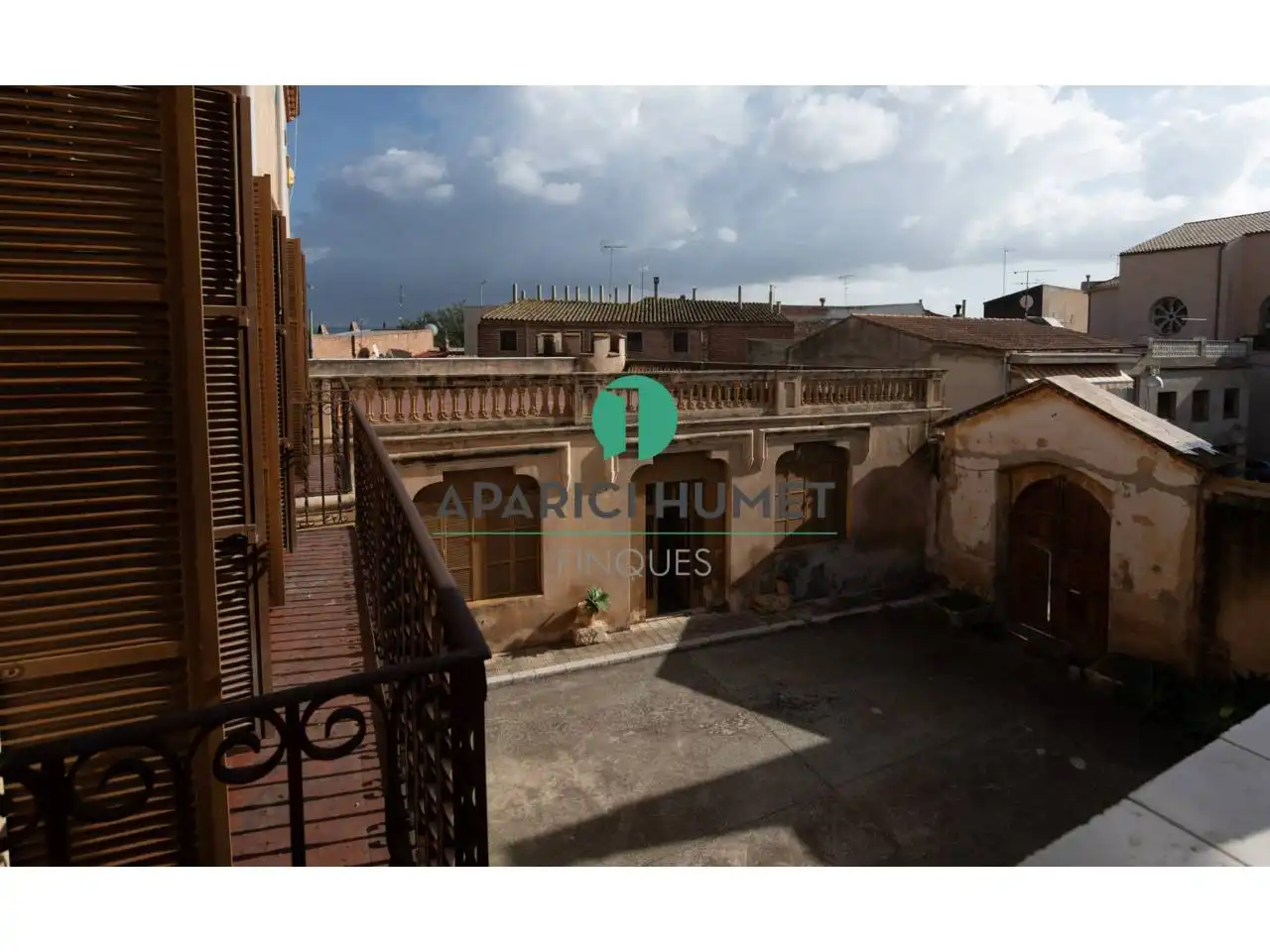 Vista exterior de Edificio en venta en Vilafranca del Penedès