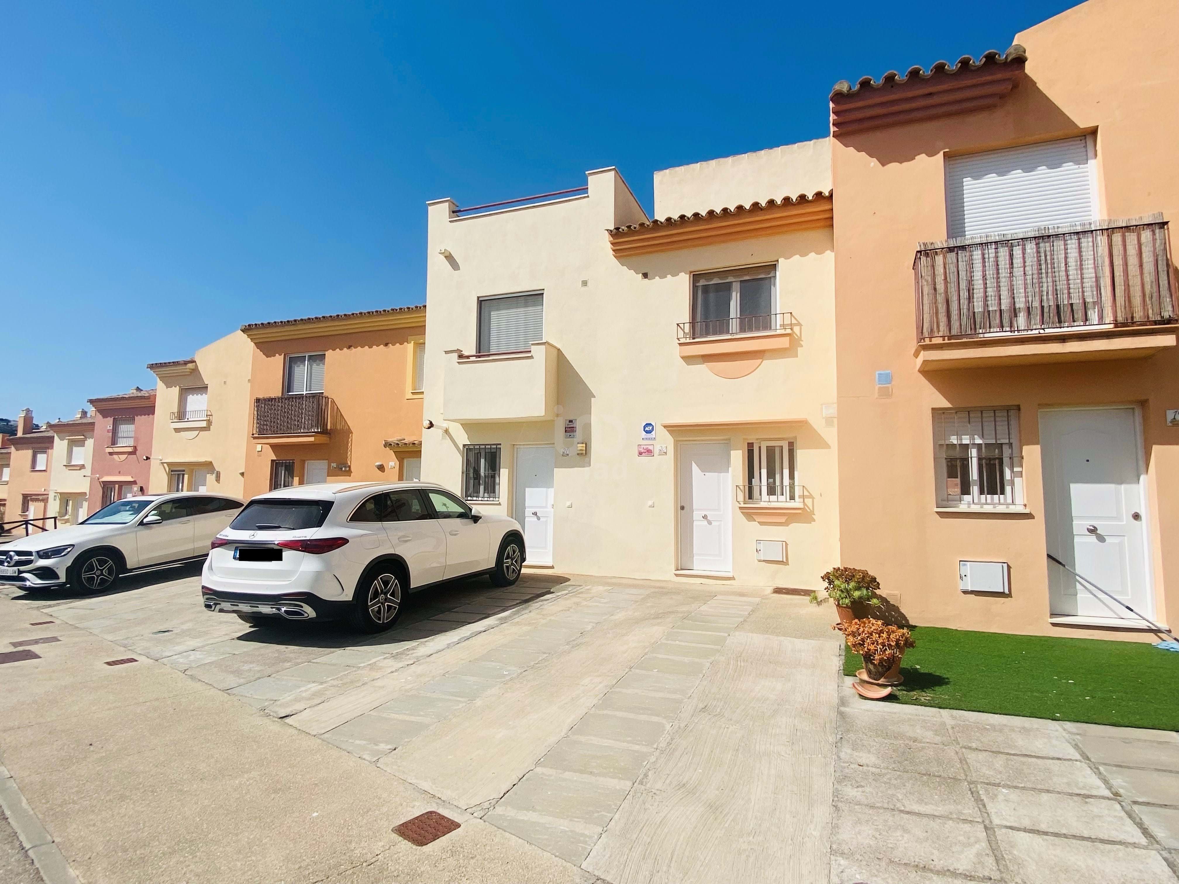 Vista exterior de Casa o chalet en venta en Zahara de los Atunes con Piscina