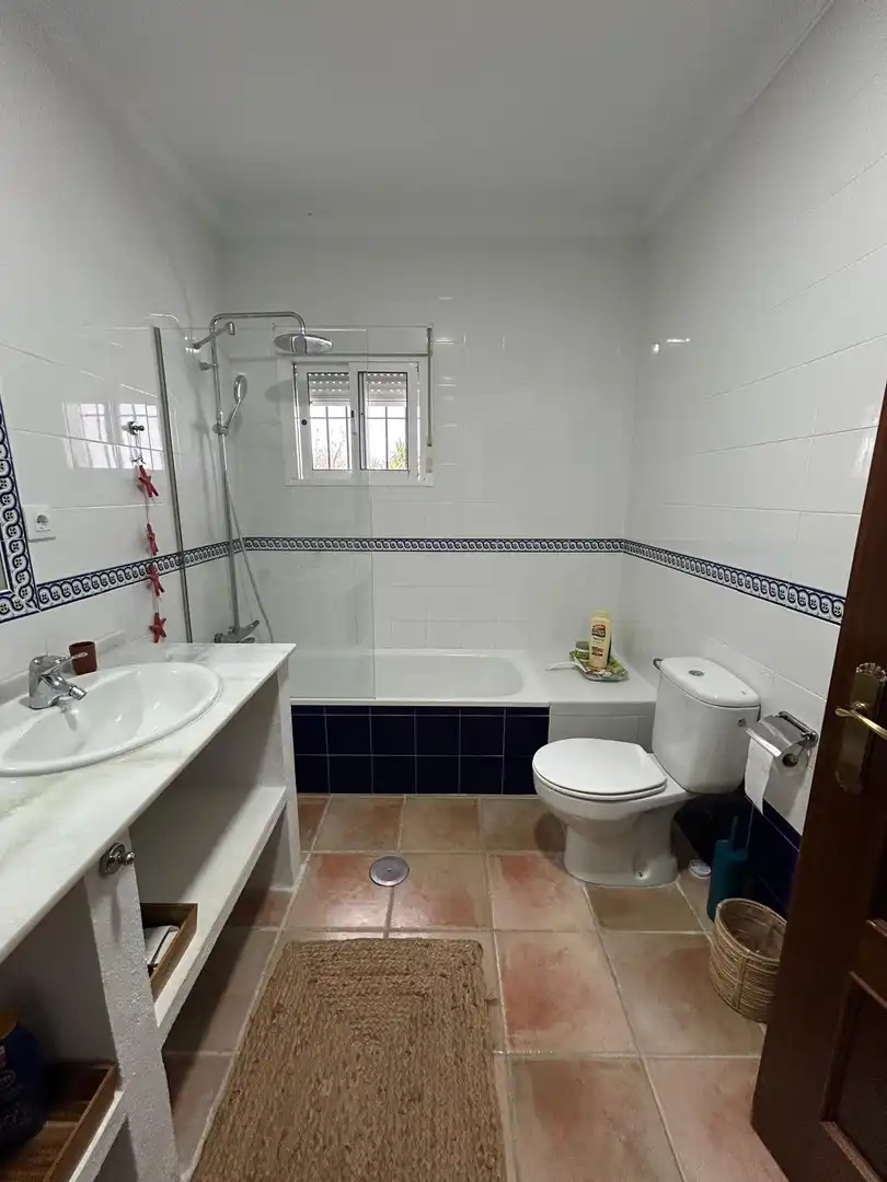 Bany de Finca rústica en venda en Barbate amb Jardí privat, Terrassa i Traster