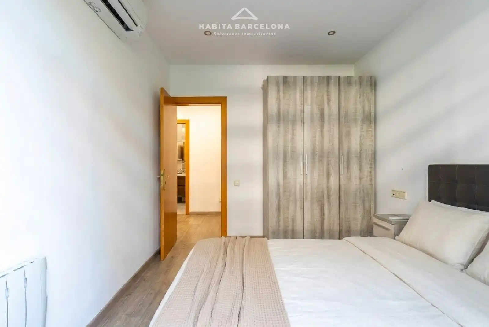 Schlafzimmer von Wohnung zum Verkauf in Barcelona mit Klimaanlage, Heizung und Parkett