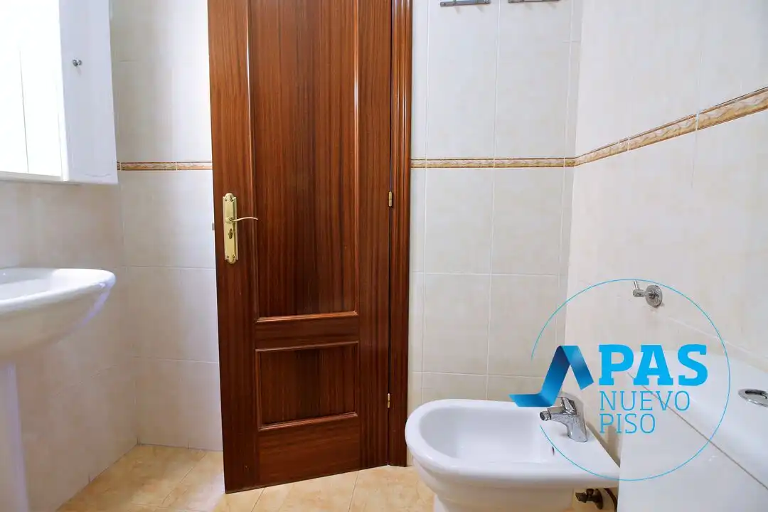 Badezimmer von Wohnung zum Verkauf in Miengo mit Heizung, Abstellraum und Möbliert
