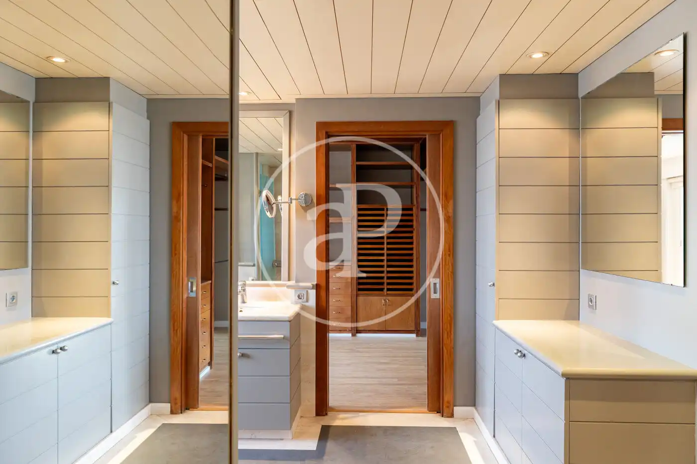 Bathroom of Flat for rent in Barcelona  with Air Conditioner, Heating and Terrace