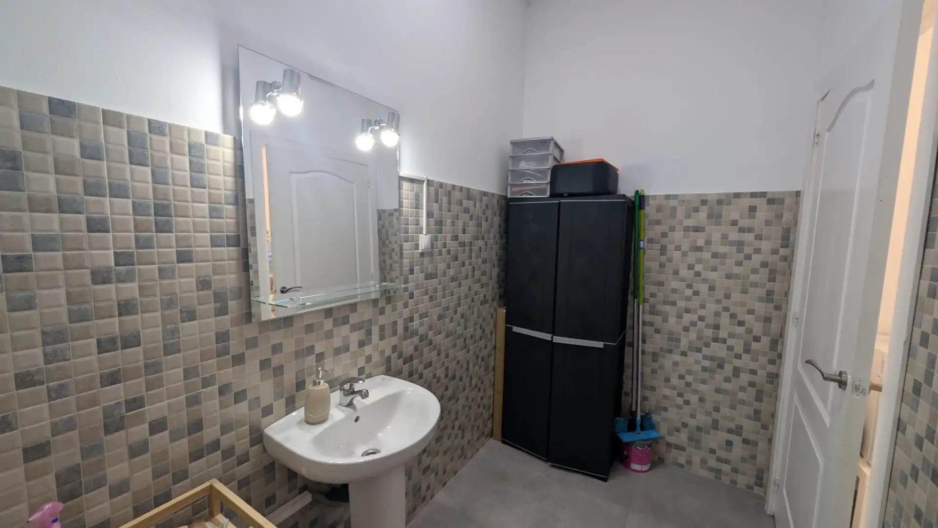 Badezimmer von Geschaftsraum zur Miete in Valencia mit Klimaanlage und Möbliert