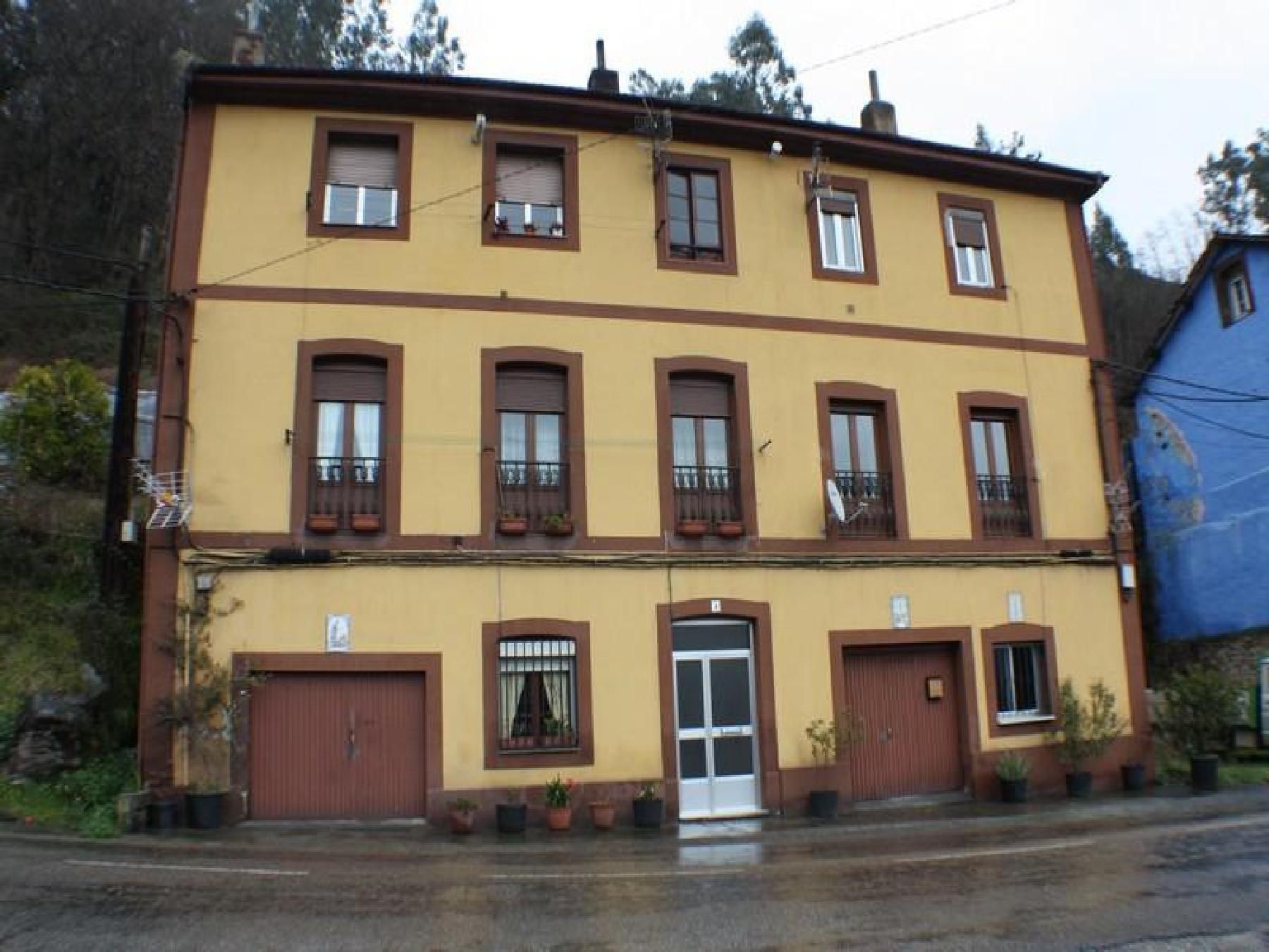 Vista exterior de Pis en venda en Mieres (Asturias)