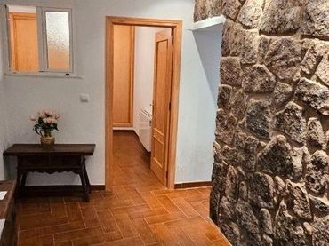 Casa amb balcó en venda a Hoyos