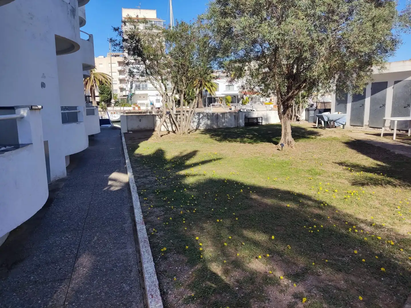 Parking de Piso en venta en Roses con Jardín privado, Terraza y Amueblado