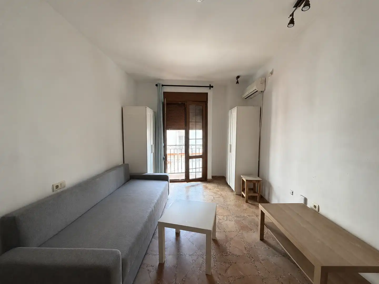 Sala d'estar de Estudi de lloguer en Torremolinos amb Moblat i Balcó