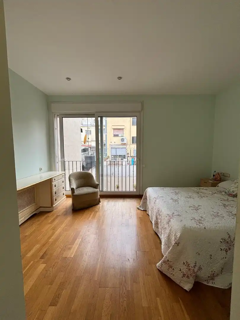 Habitación de Casa o chalet en venta en L'Hospitalet de Llobregat con Jardín privado