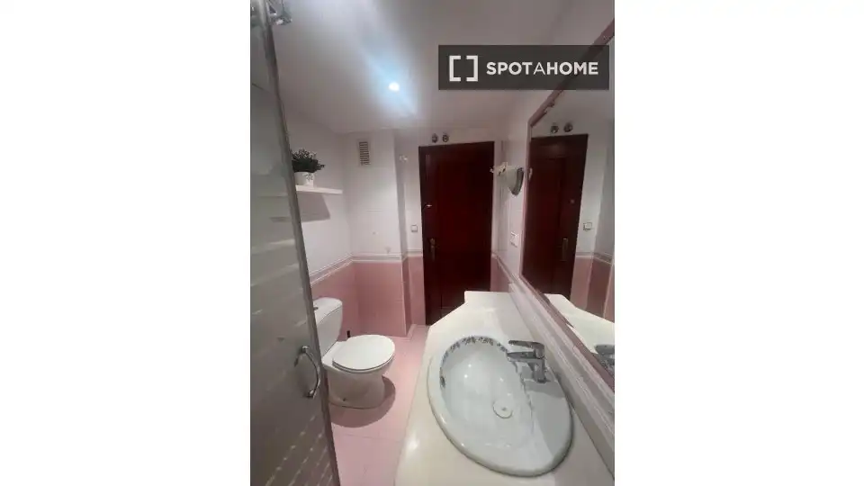 Room in Romareda