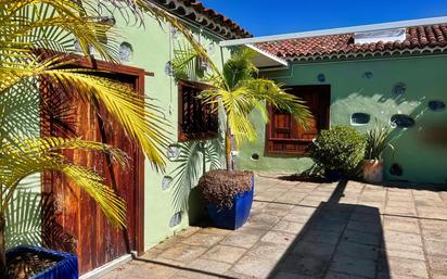 Vista exterior de Casa o xalet en venda en La Orotava amb Jardí privat, Terrassa i Traster