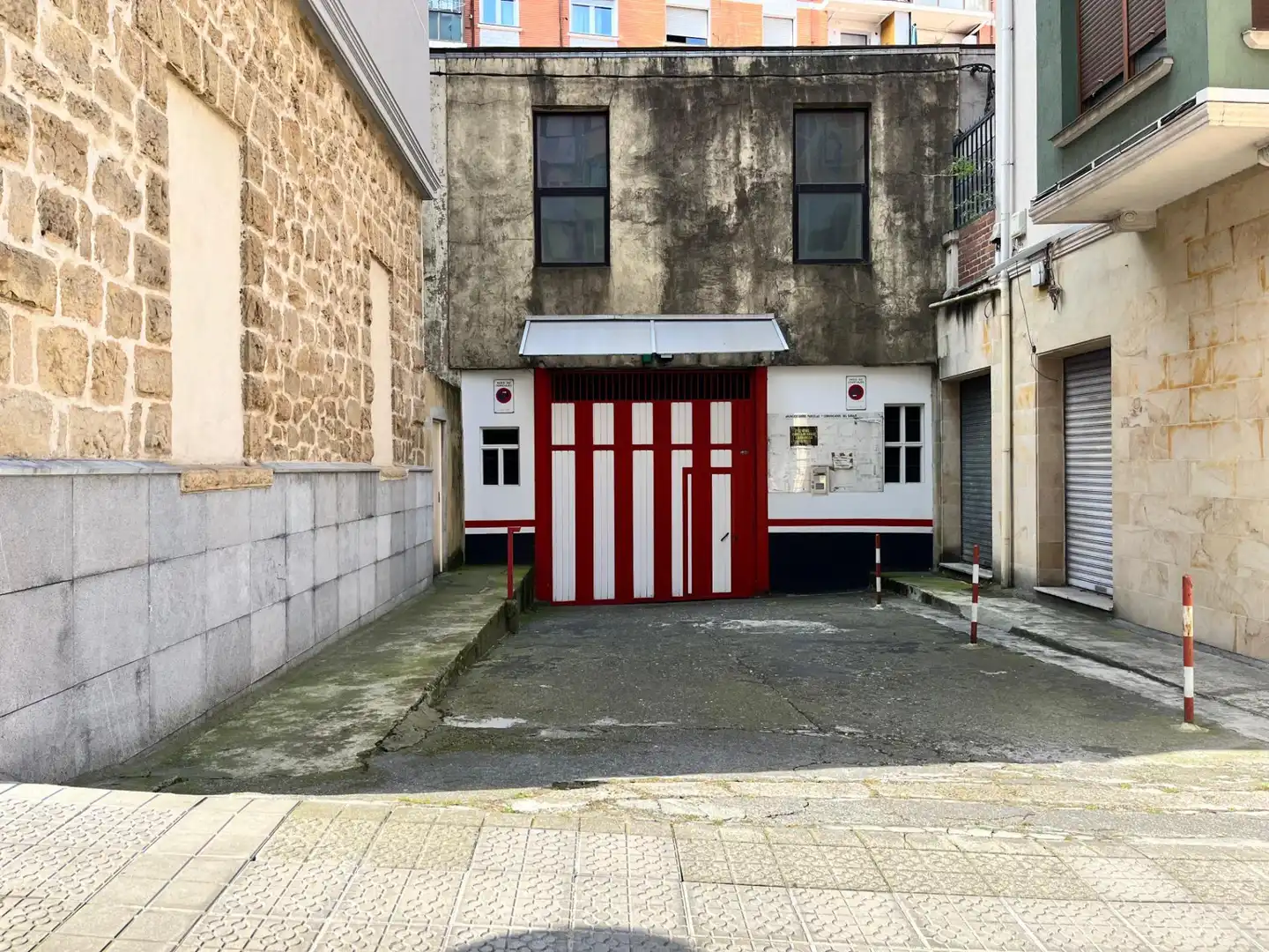 Außenansicht von Garage zum Verkauf in Basauri 