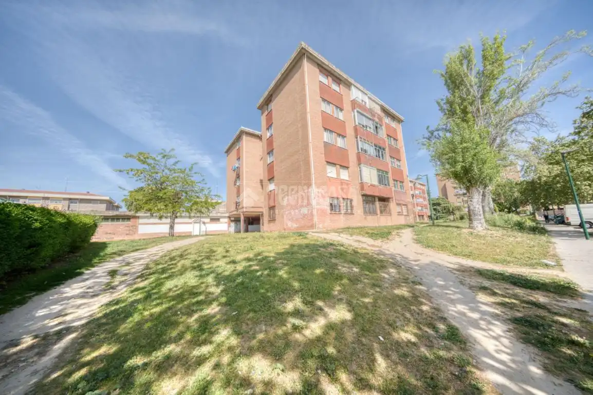 Vista exterior de Pis en venda en Valladolid amb Moblat i Balcó