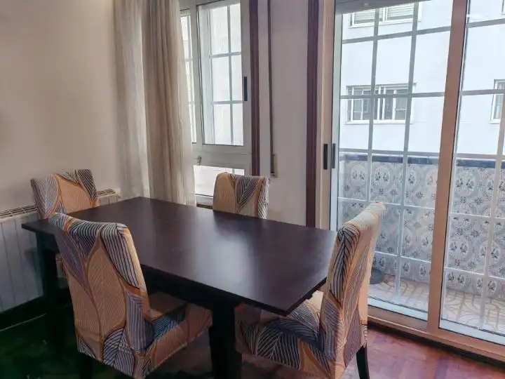 Comedor de Piso en venta en Vigo  con Calefacción, Trastero y Balcón