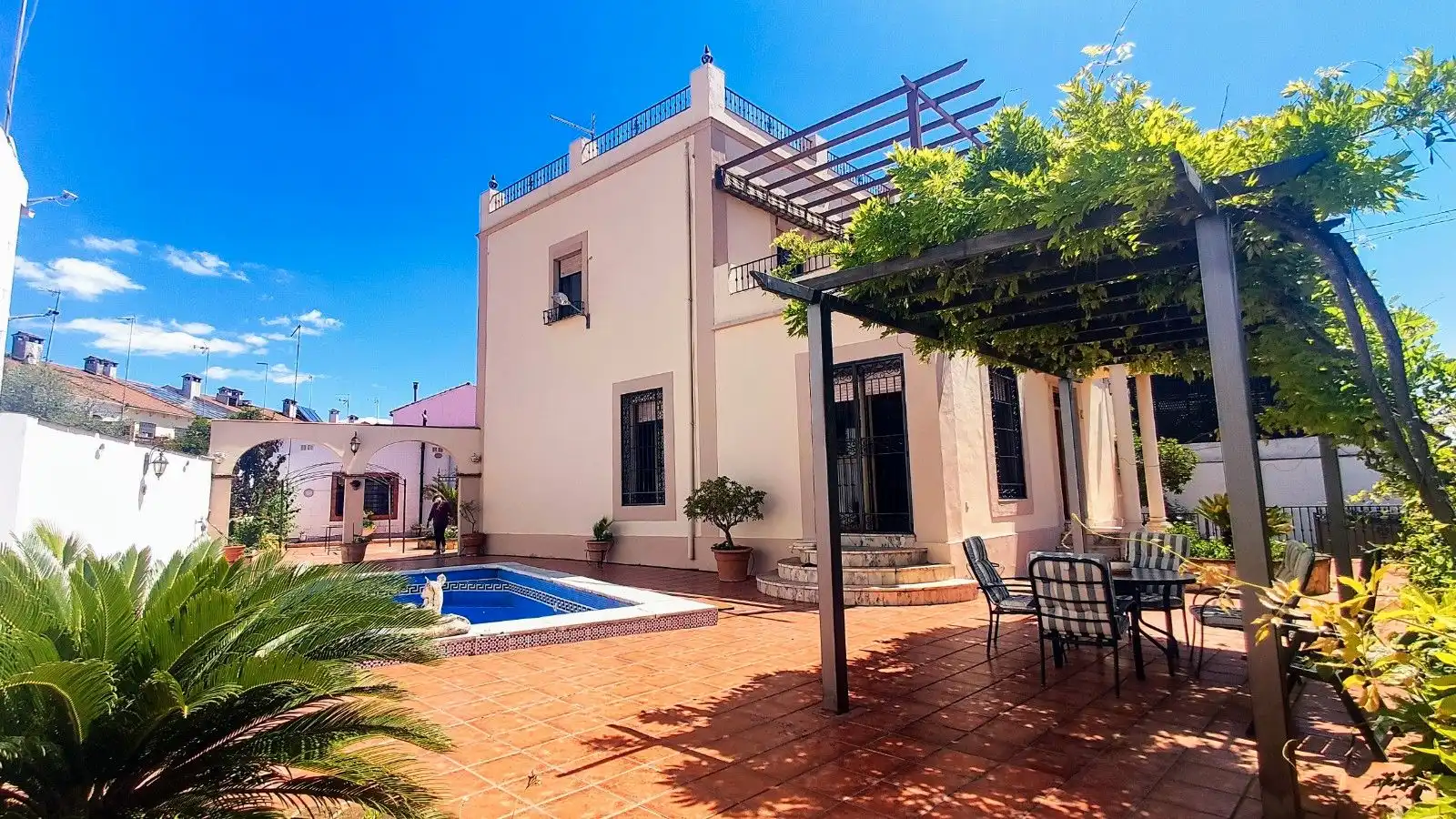 Chalet con piscina en venta en Calle Agustín de la Oliva 11